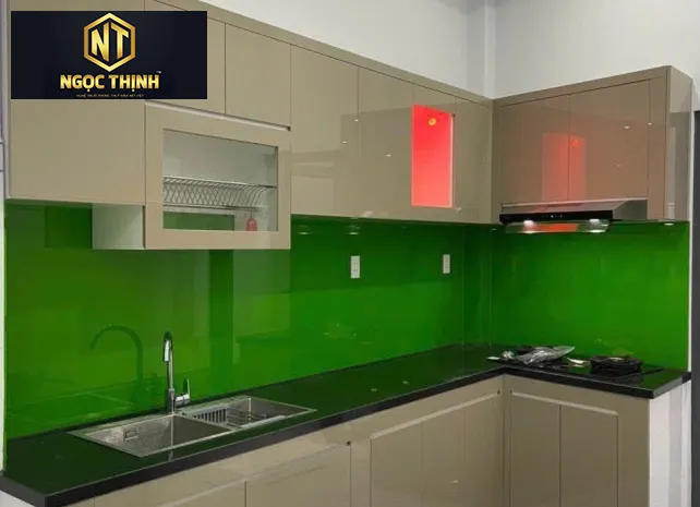 TỦ BẾP ĐƠN GIẢN THÂN THIỆN VỚI NGƯỜI SỬ DỤNG